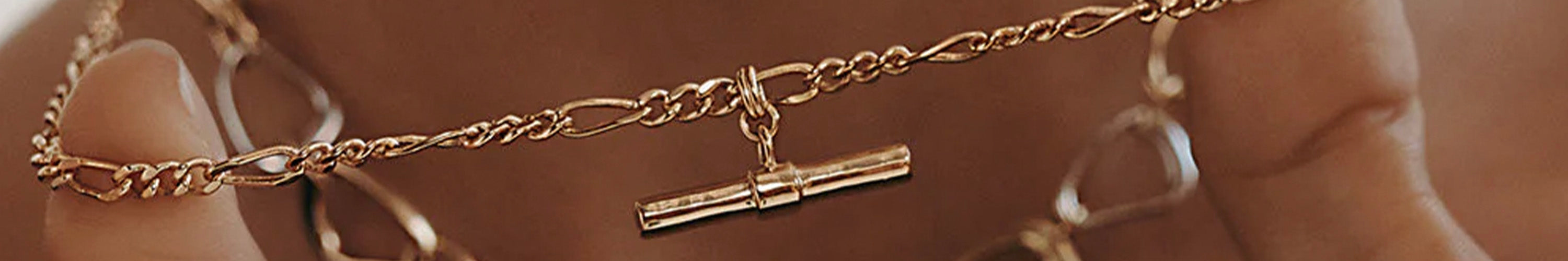 Alt Tag: Kirstin Ash delicate gold bracelet with bar clasp, timeless Australian jewellery style and quality craftsmanship