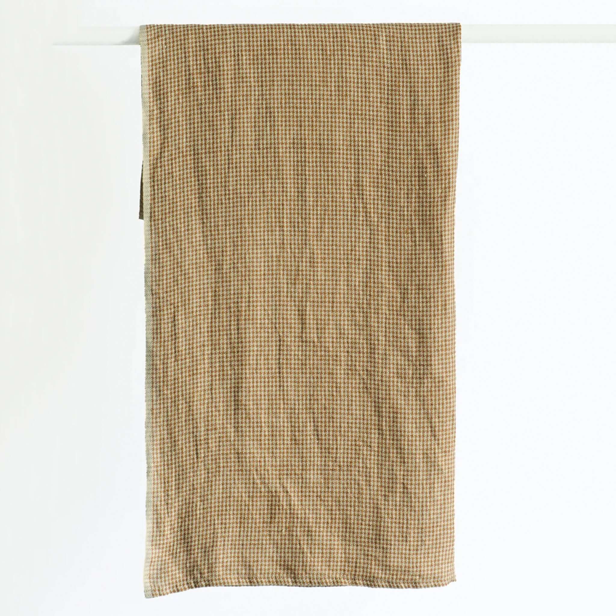 Alt Tag: Bianca Lorenne Linen Tea Towel - Sepia Houndstooth 100% linen chambray ultra-absorbent kitchen tea towel, extra large for drying dishes