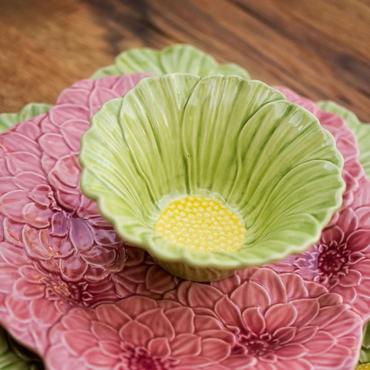 Prato Para Bolo Com Pé Bordallo Pinheiro Maria Flor Cosmos 37 Cm - 5