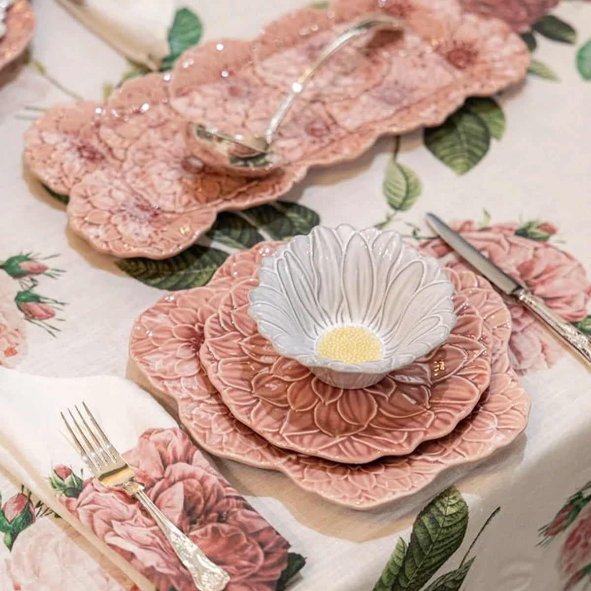 Bordallo Pinheiro Maria Flor Ceramic Relief Platter 47cm - Dahlia