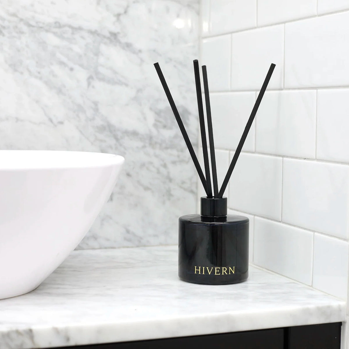 Hivern reed diffuser with black reeds, additional product view 2