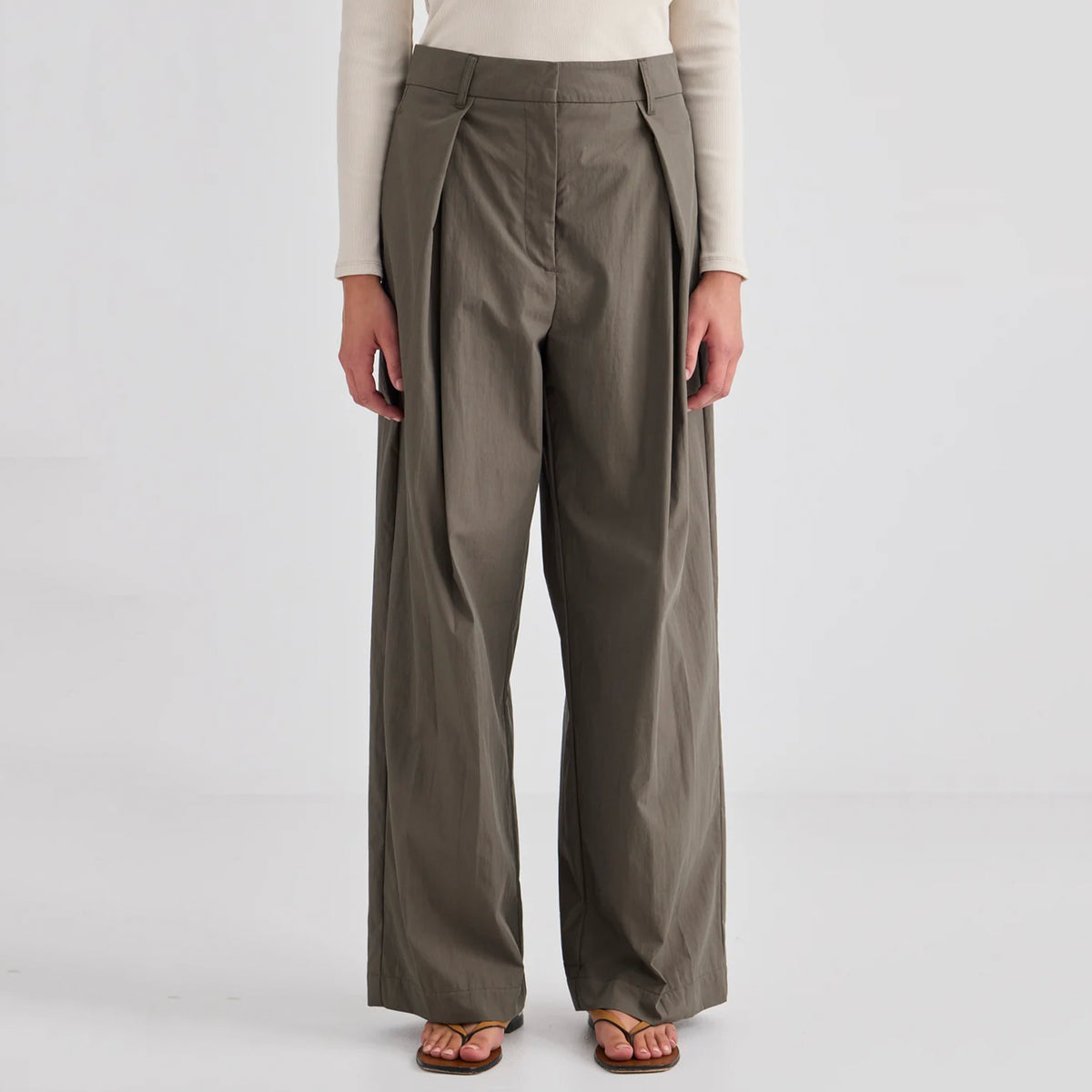 Laing Sofia Cotton Blend Pleat Trousers - Slate close-up of the front pleats and fitted waist