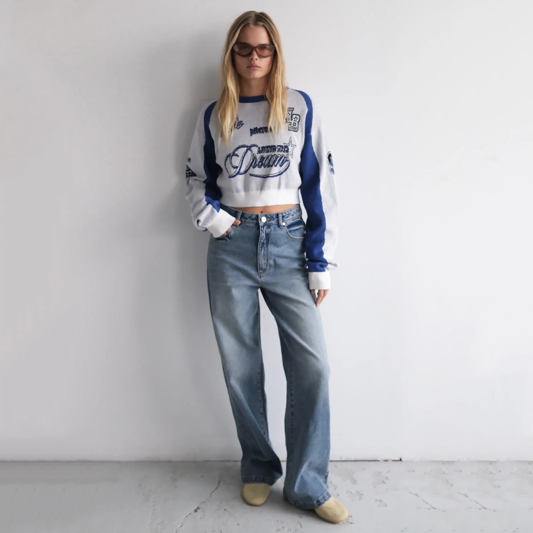 Woman wearing Abrand 94 High & Wide Jeans in Selena.