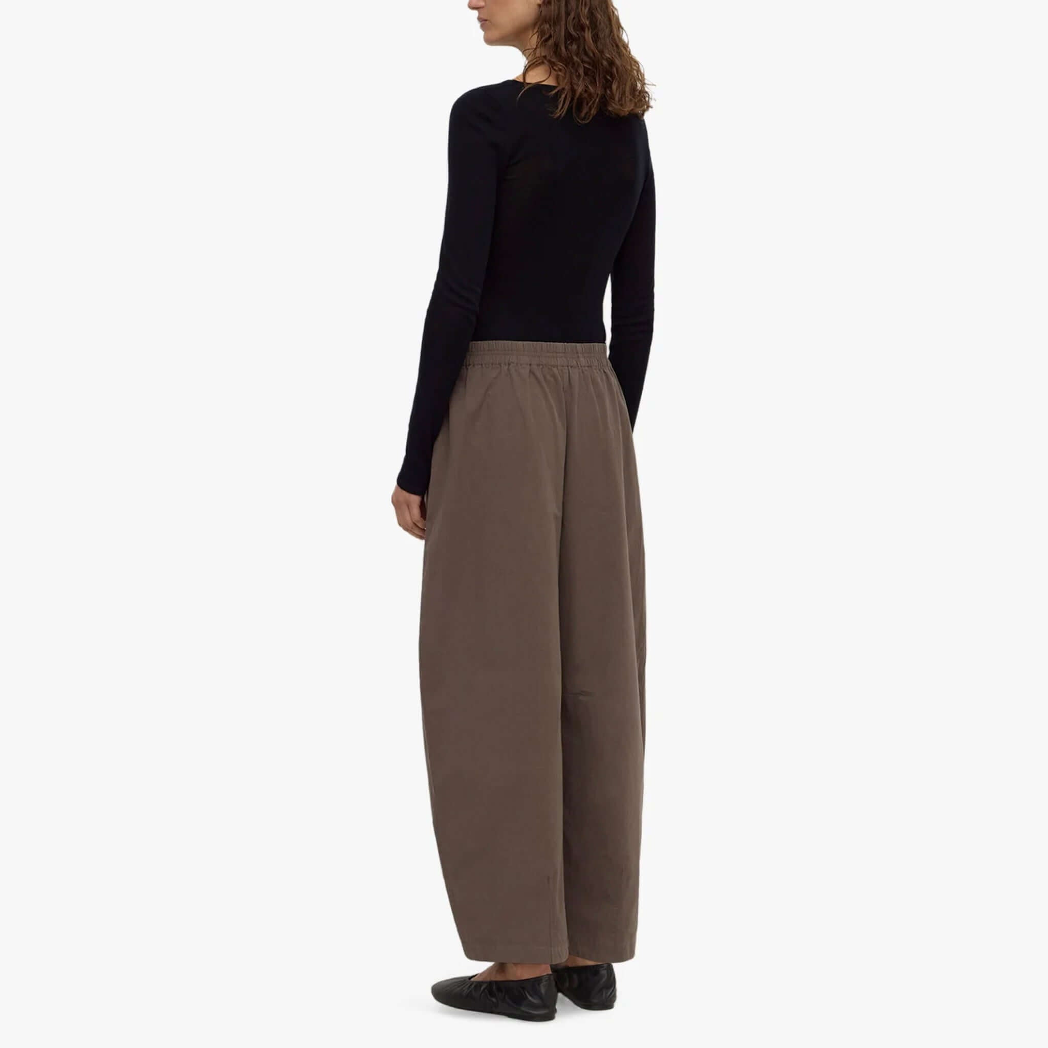 Model wearing Assembly Label barrel pants in bark, showcasing relaxed fit and voluminous leg design.