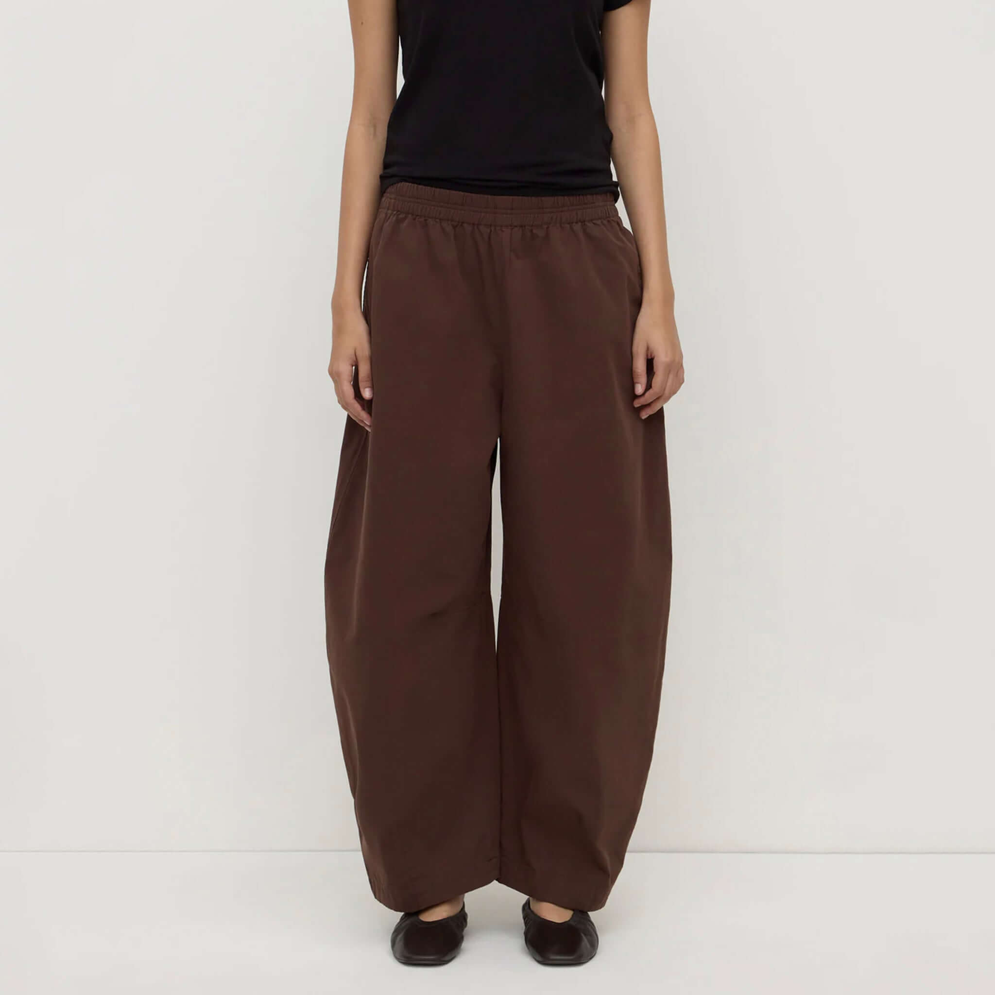 Assembly Label Lola Barrel Pants - Ganache worn by a model, showcasing the relaxed fit and voluminous leg.