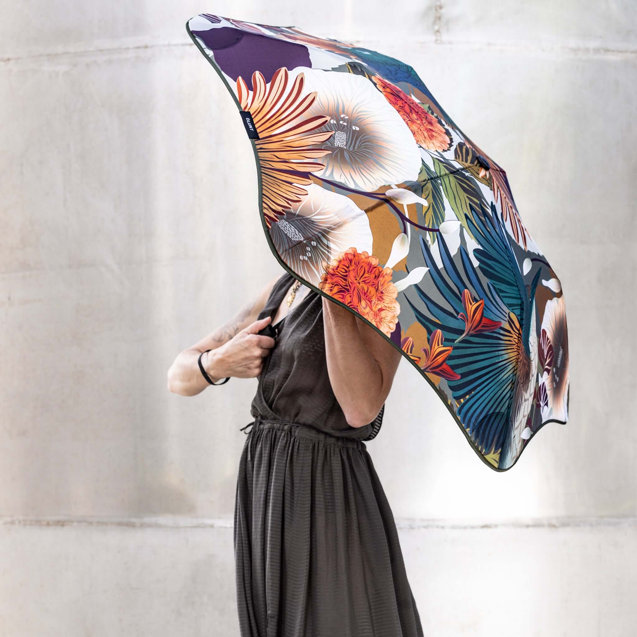 Blunt Metro Umbrella Flox 2026 Limited Edition showcasing vibrant native New Zealand flora in stylish design.