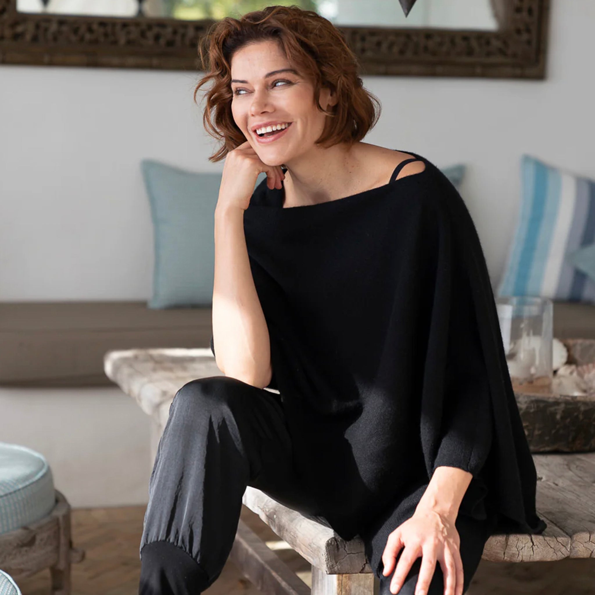 Esperance & Co Classic Cashmere Topper - Ebony