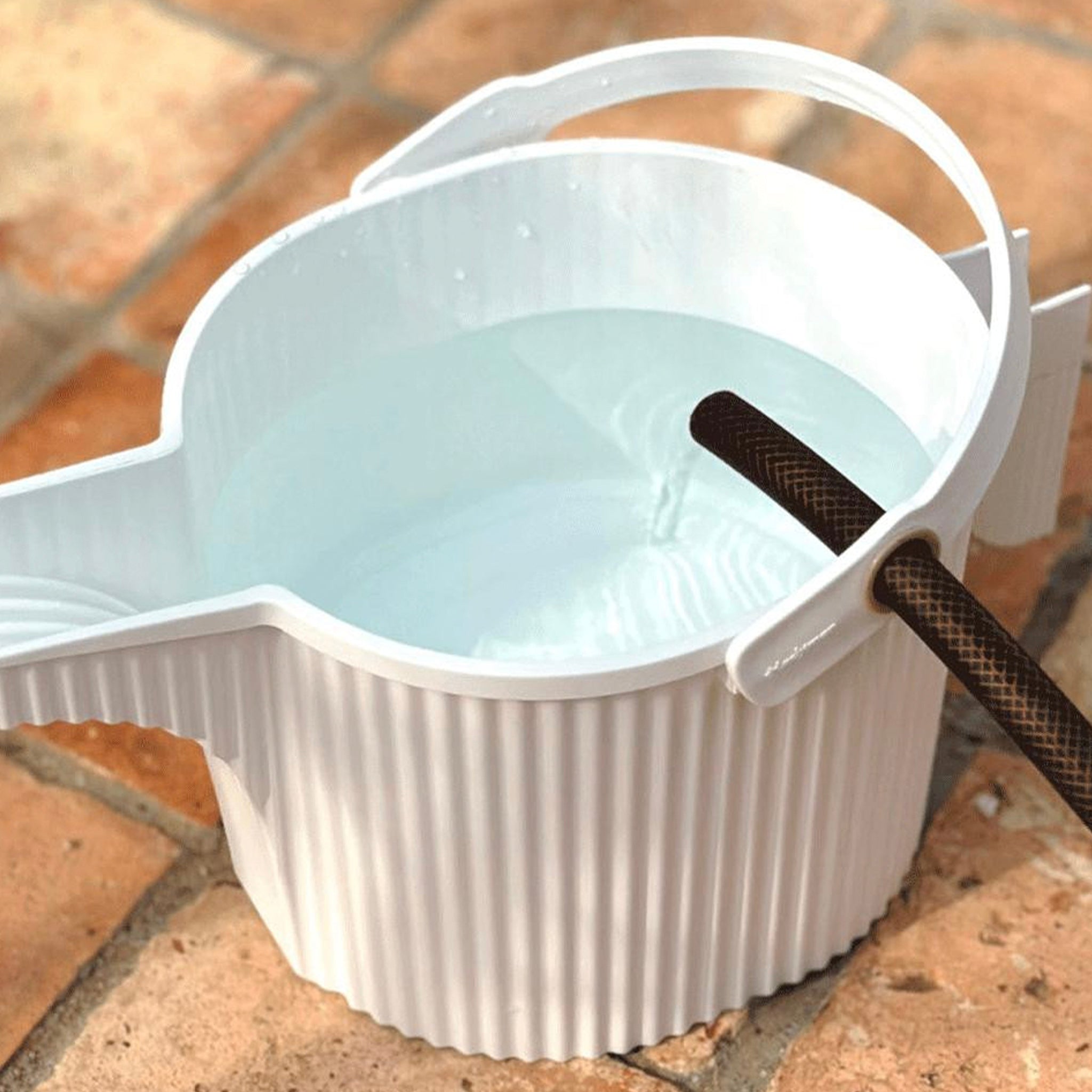 Hachiman Garden Beetle Watering Can - White