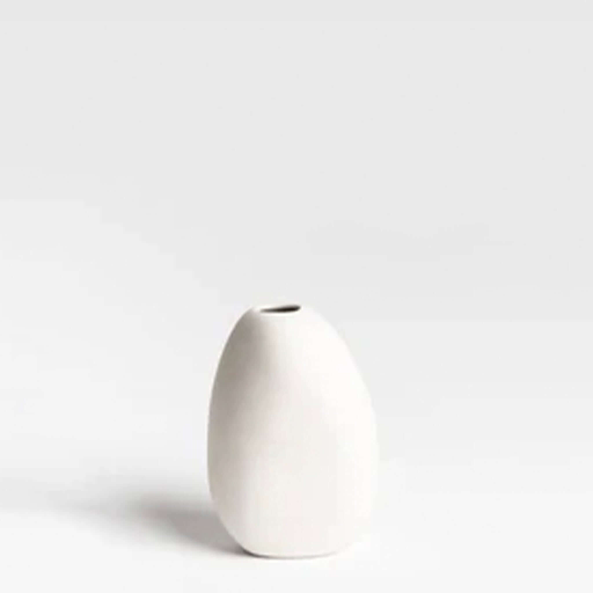 Harmie Ceramic Pipi Vase - White displayed against a minimalistic background, highlighting its soft, modern design.