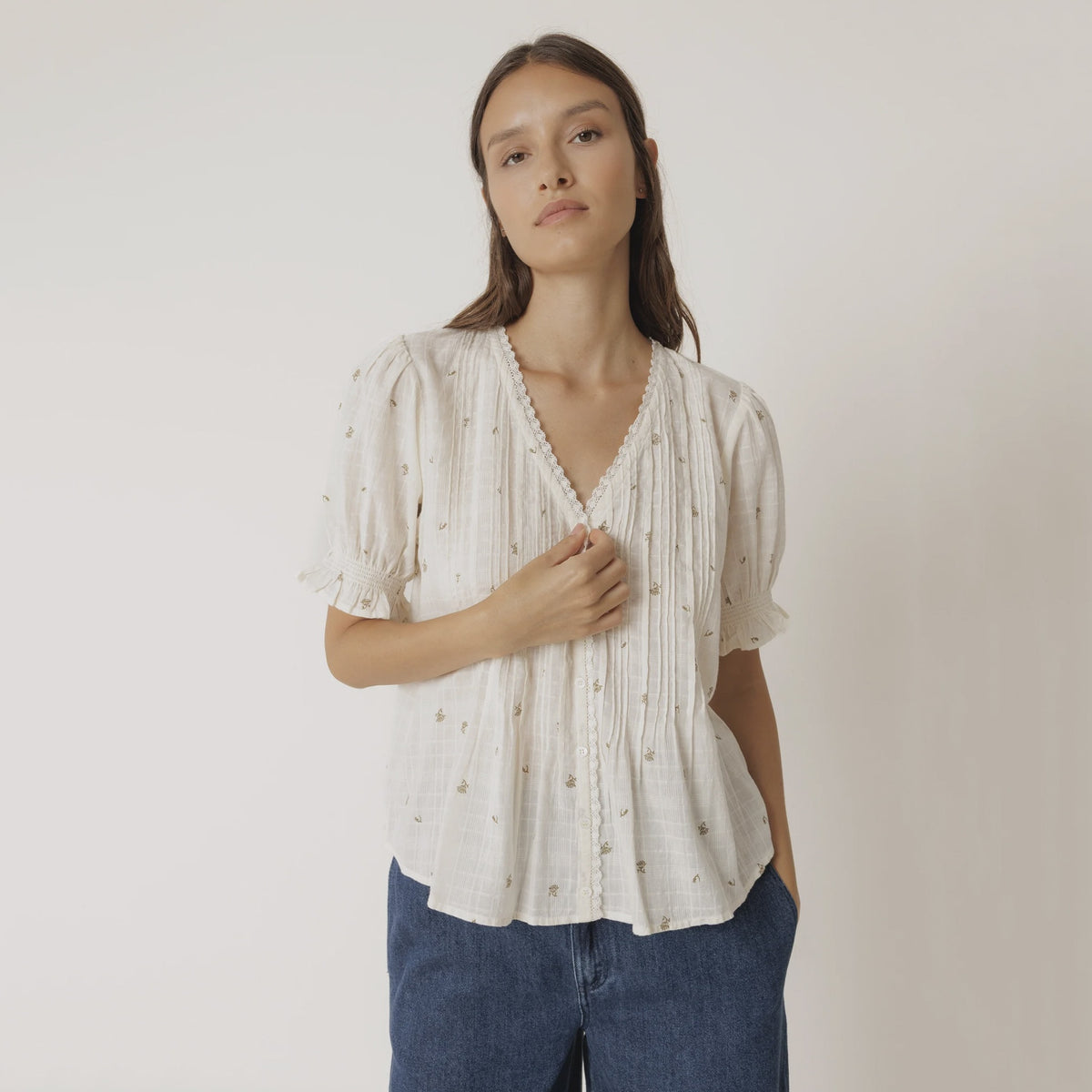 Indi & Cold Short Sleeve Elastic Shirt - Ecru
