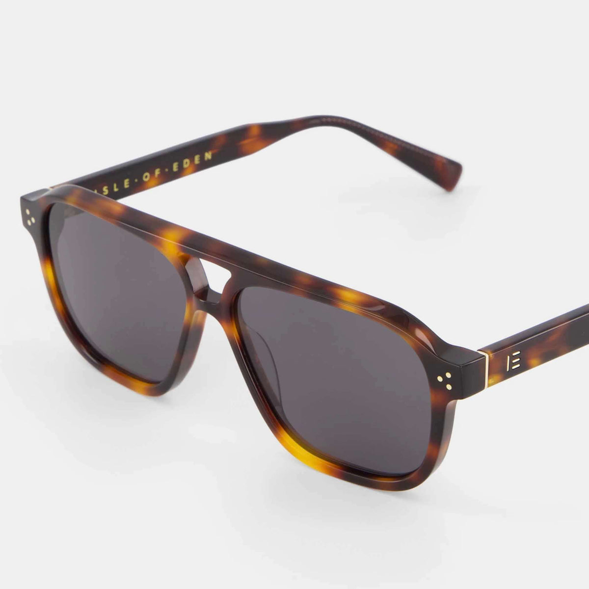 Isle of Eden Sunglasses - Remi Tortoise featuring a modern aviator design in bio-acetate with double bridge.