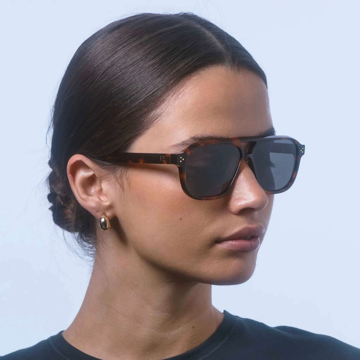 Isle of Eden Sunglasses - Remi Tortoise on a model with a confident look and stylish tortoise frame