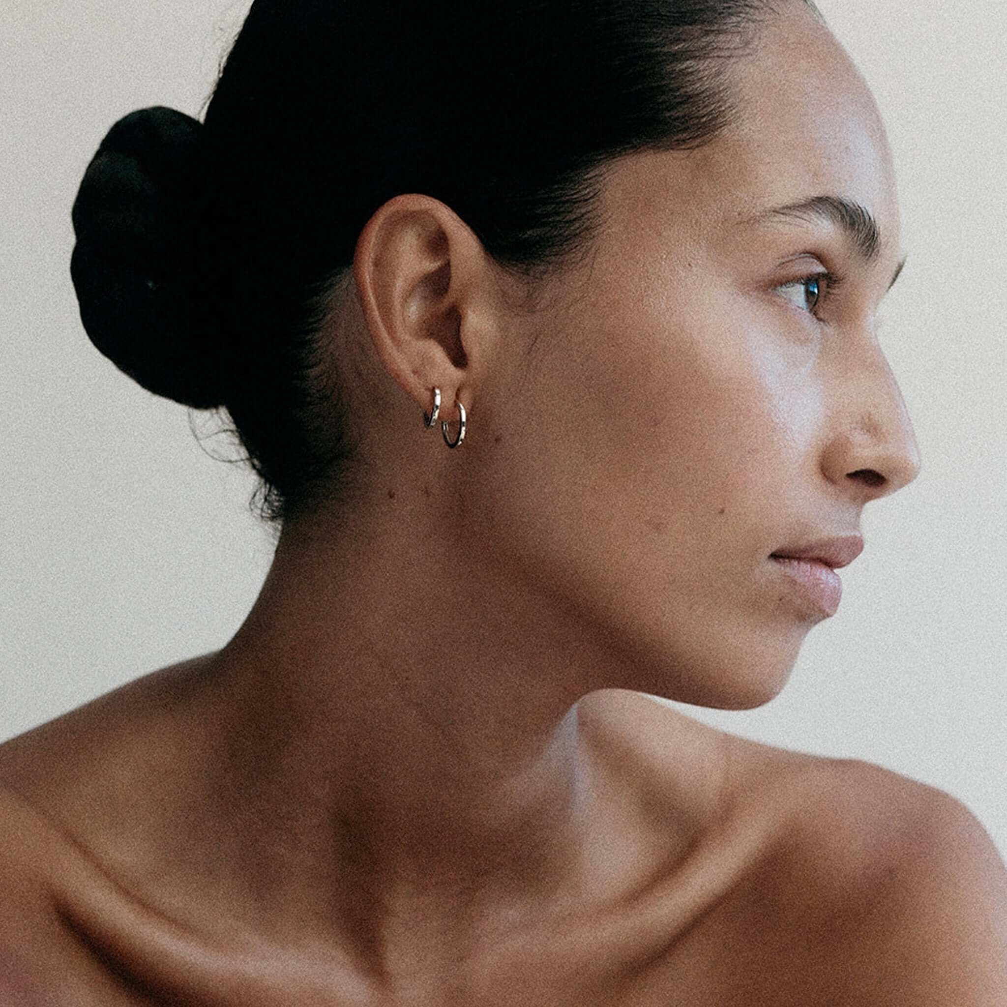 Alt Tag: Kirstin Ash Vista Collection Contour Hoop Earrings on model, polished contour hoop earrings with softly sculpted edges