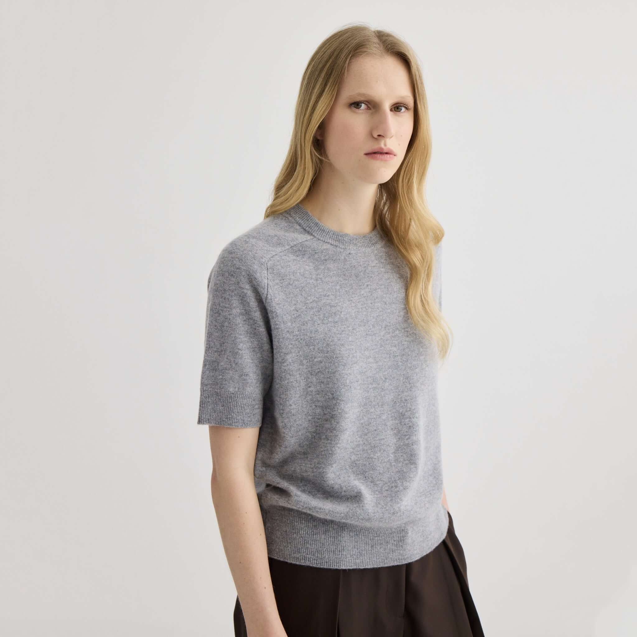 Alt Tag: Laing Jasper Cashmere Short Sleeve Crewneck - Grey Marle grey marle cashmere short sleeve crewneck t-shirt on model