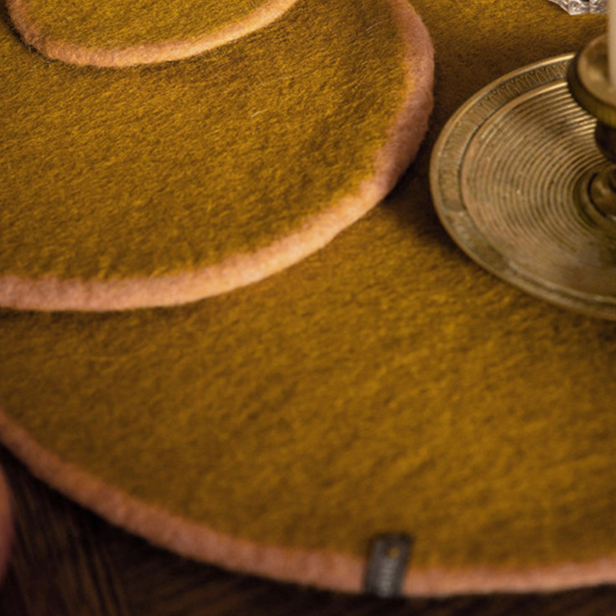 Muskhane Felt Two Tone Round Placemat - Nude & Pistachio Large