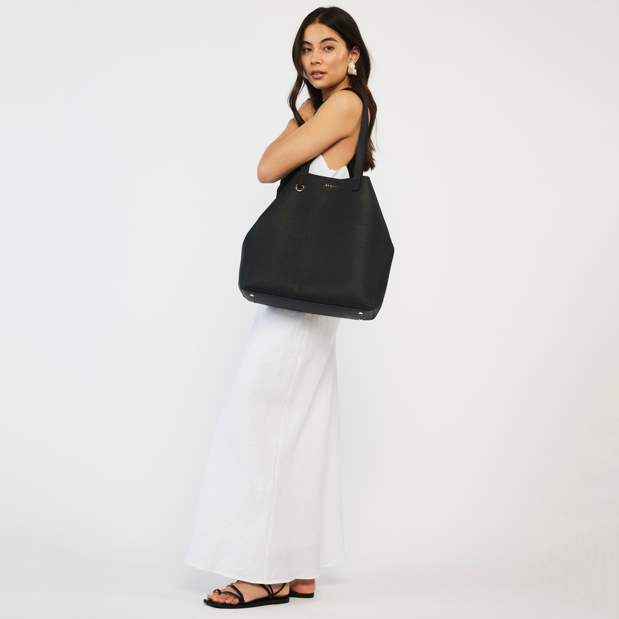 Saben Carter Tote - Black & Tan Chain Print