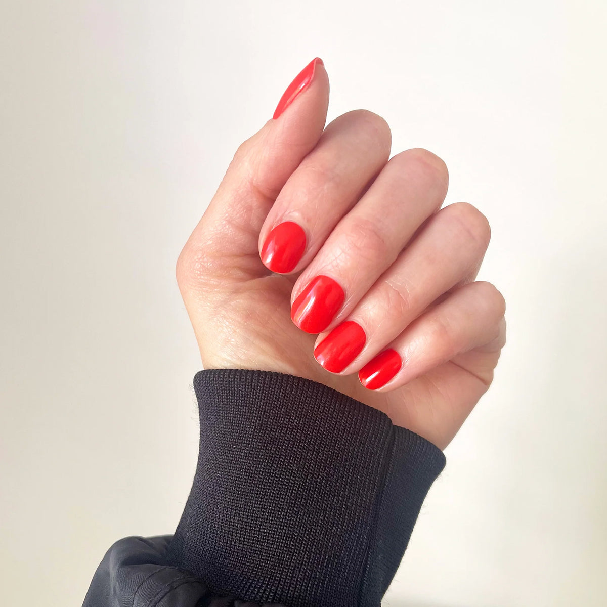 Selfie Nails Express Gel Polish Strips Red shade manicure
