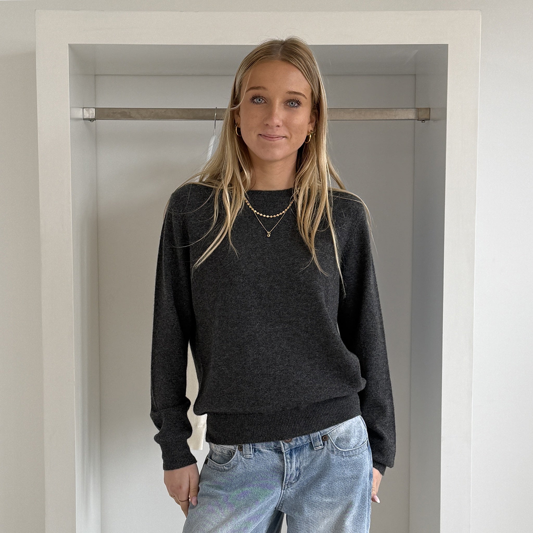 The Uniform Cashmere Crew Neck Sweater - Charcoal