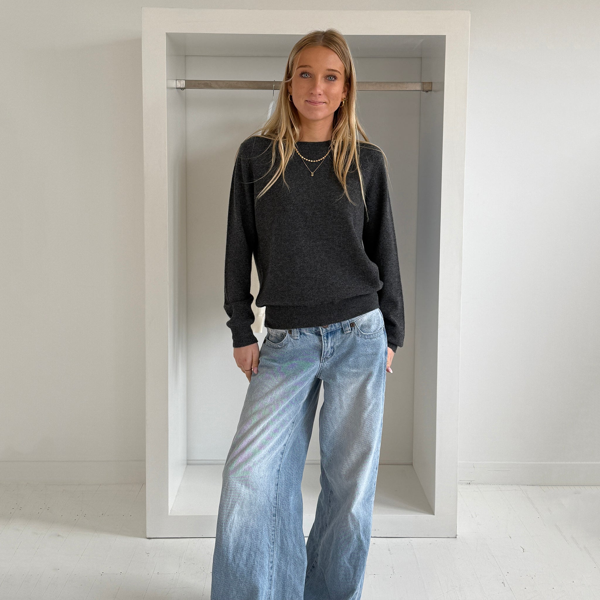 The Uniform Cashmere Crew Neck Sweater - Charcoal