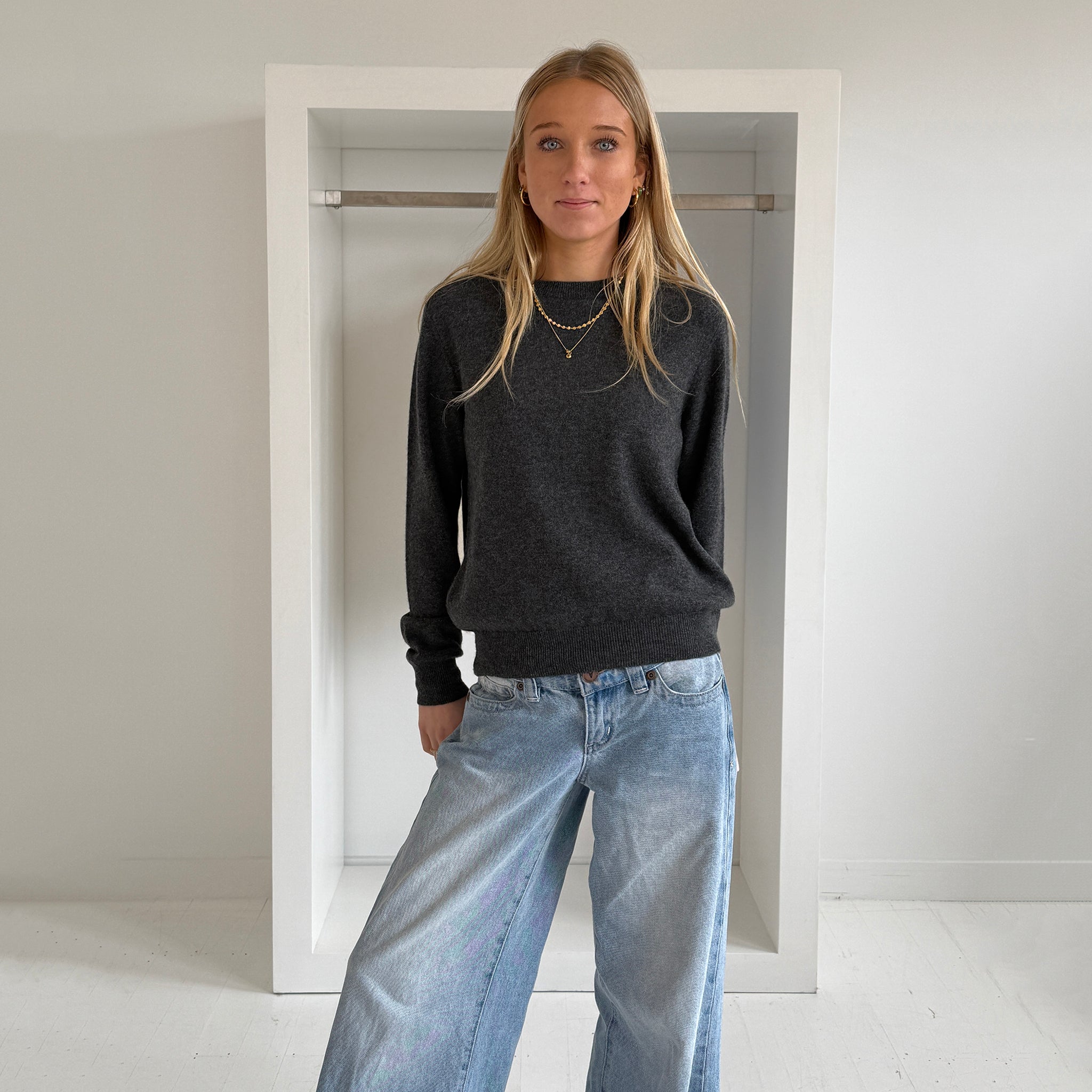 The Uniform Cashmere Crew Neck Sweater - Charcoal