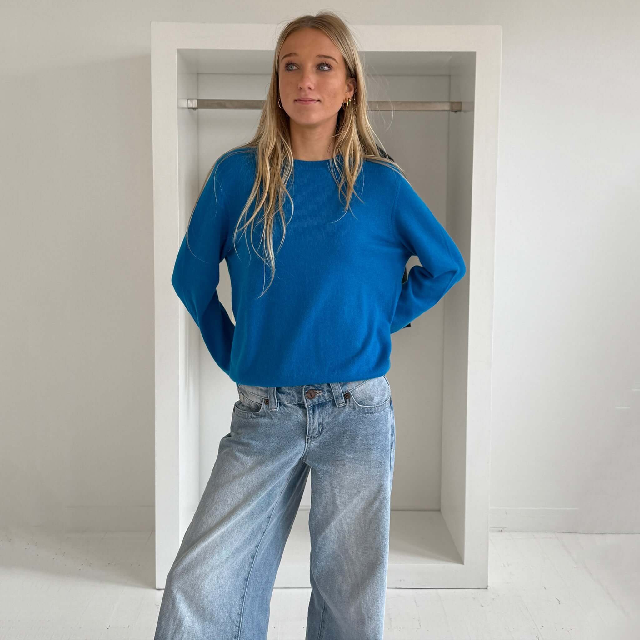 The Uniform Cashmere Crew Neck Sweater - Sapphire on a model, featuring relaxed fit and ribbed details.